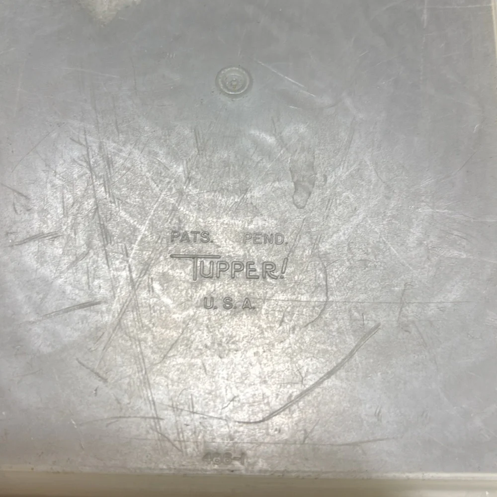 Tupperware 484-4 With Lid 486-1  8 x 4 x 5.5